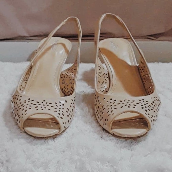 East 5th Beige Kitten Heels Open Toe Shoes 7.5 M - Picture 1 of 6